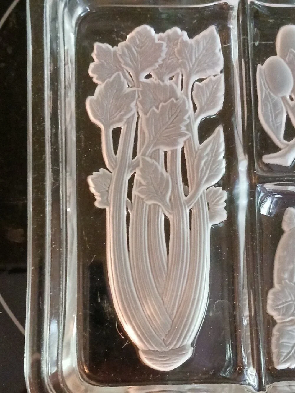 Beautiful! Etched Glass Divided Serving Dish - Clear Vegetable Pattern 🫒🥬🥒🫒